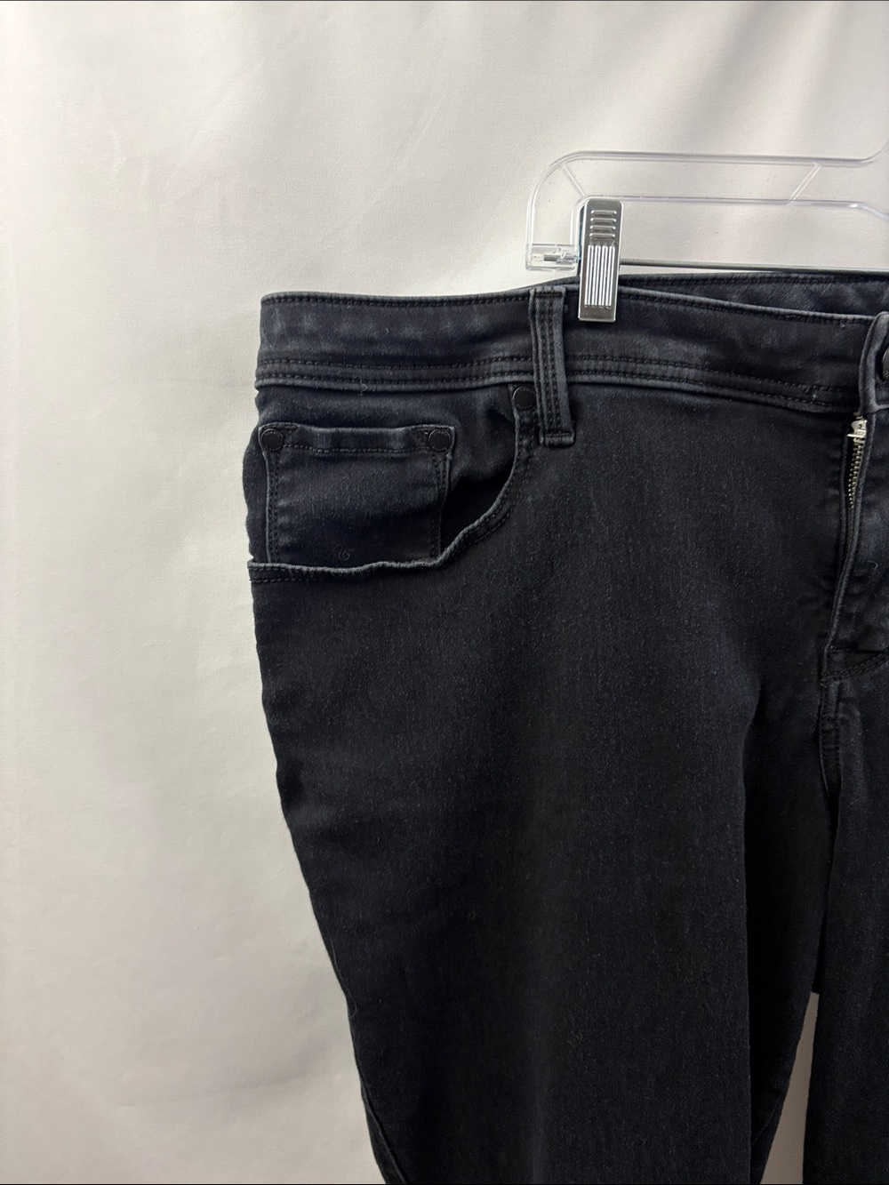 Torrid Women's Luxe Skinny Jeans Sateen Stretch Black Size 24R Plus - Picture 3 of 7